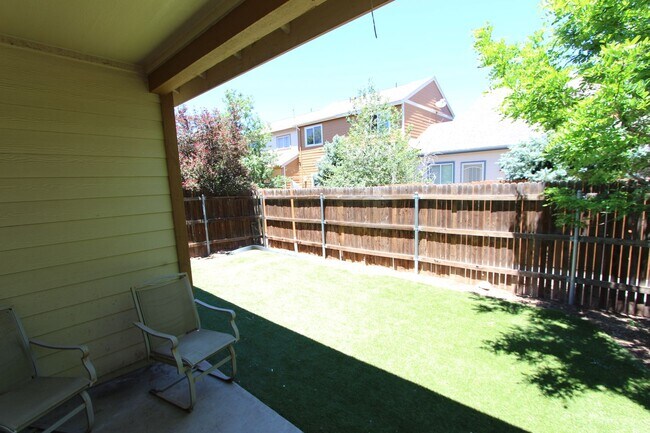 Building Photo - Spacious Bellemont Townhome | 3 Bedrooms + Private Fenced Yard