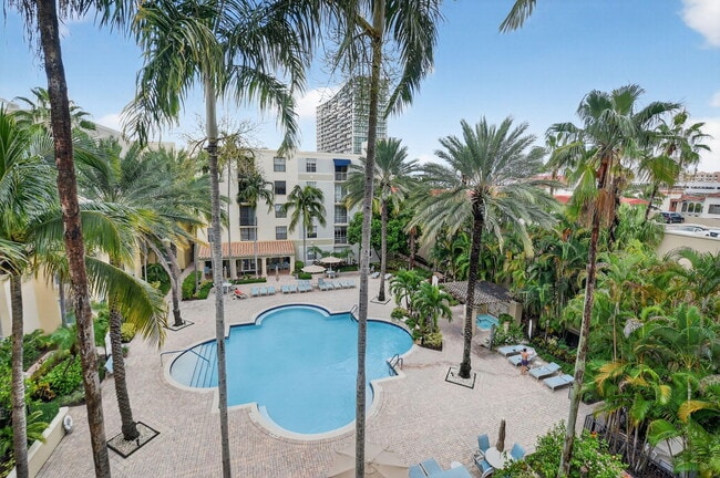 Building Photo - 780 S Sapodilla Ave