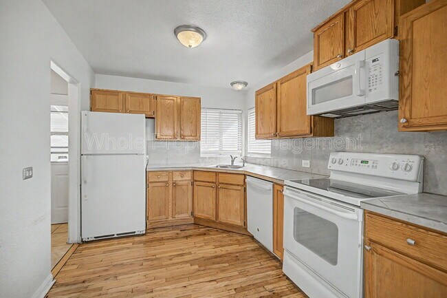 Building Photo - 2705 W Park Pl