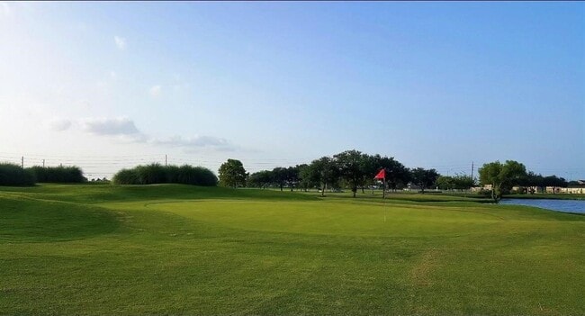 Building Photo - 3715 Crescent Dr