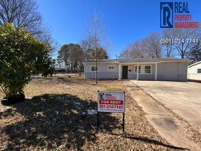 Building Photo - 300 N Bailey-