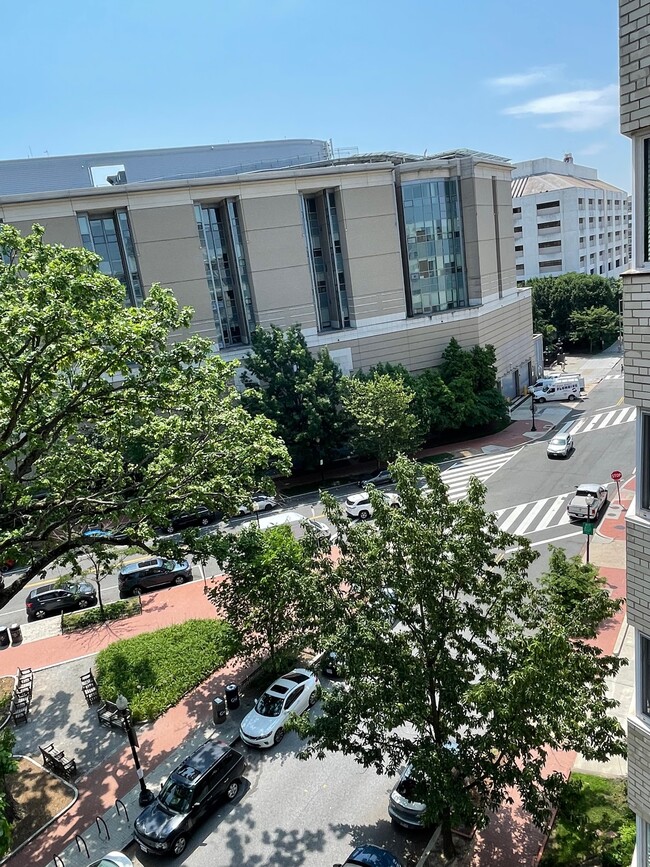 Building Photo - 922 24th St NW