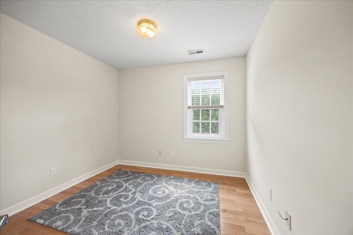 Building Photo - 1932 Stroll Cir