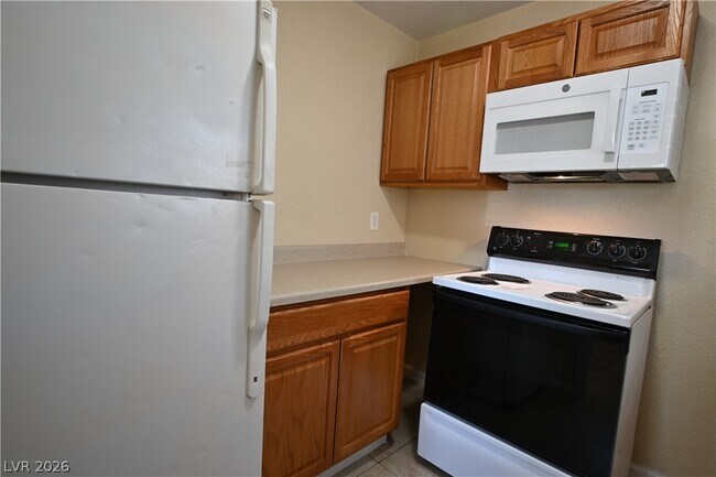 Building Photo - 320 N 16th St