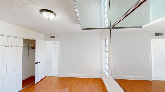 Building Photo - 677 SW 9th Ave