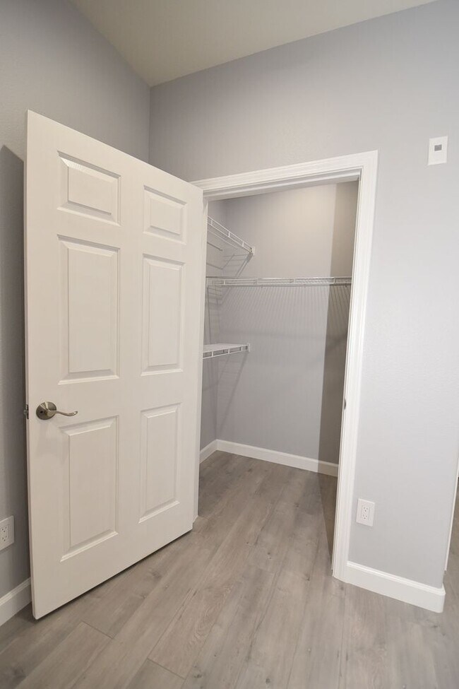 Building Photo - STUNNING AND MODERN 2 BED 2 BATH CONDO AT ...