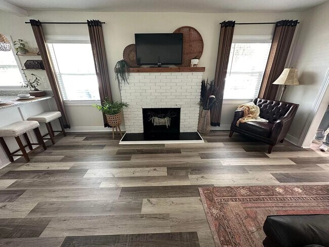 Building Photo - 939 Lakeview Rd