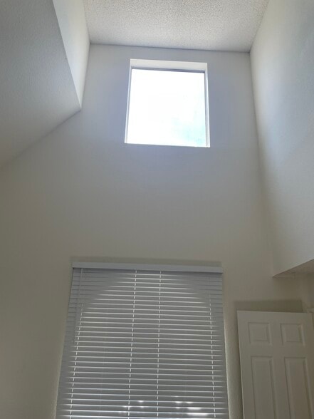 Vaulted Ceilings - 21112 Rose