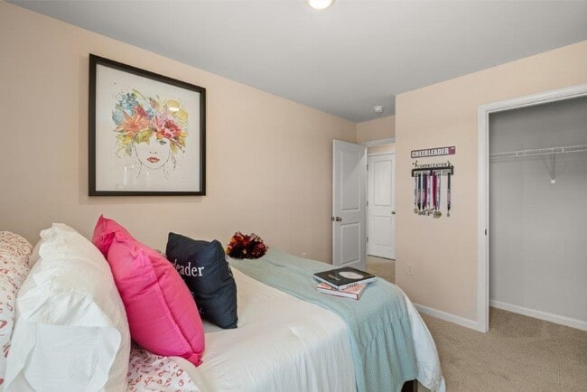 Building Photo - 811 Grovebury Ct