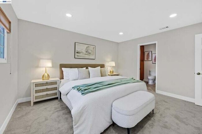 Building Photo - 6877 Rayland Ct