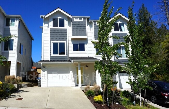 Building Photo - 814 NW Highgarden Dr