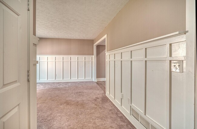 Building Photo - 7831 Meadowhaven Blvd