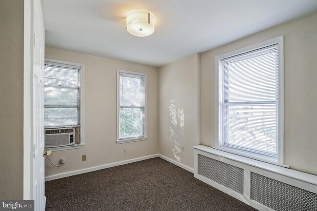 Building Photo - 100 Ripka St