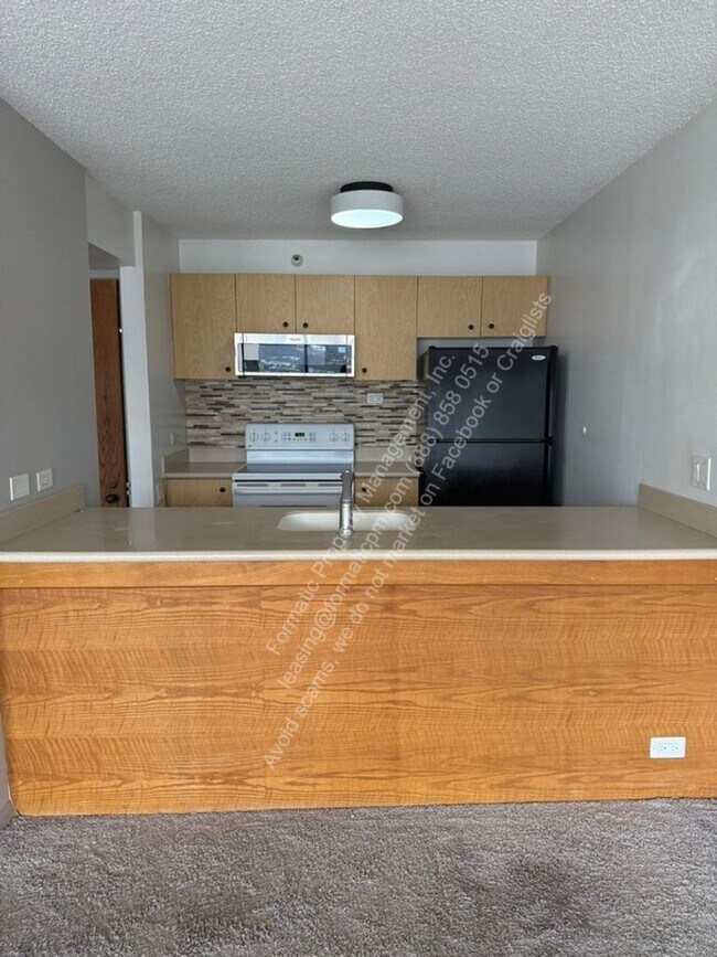 Building Photo - 60 N Beretania St