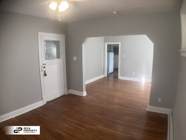 Building Photo - 1 Bedroom Apartment
