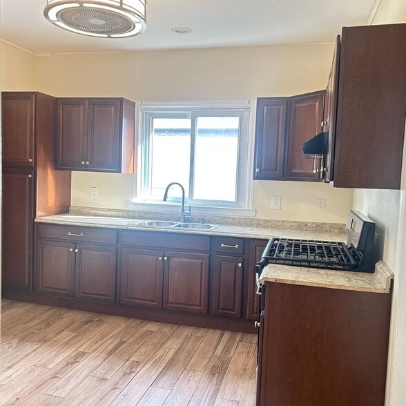 Building Photo - 54 Wolf Pl