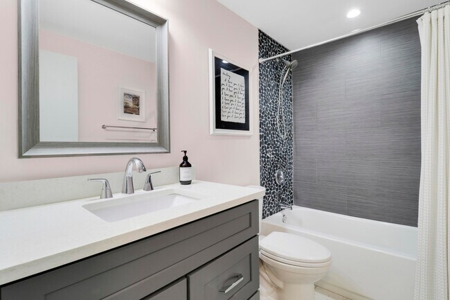 Building Photo - 52 Yacht Club Dr