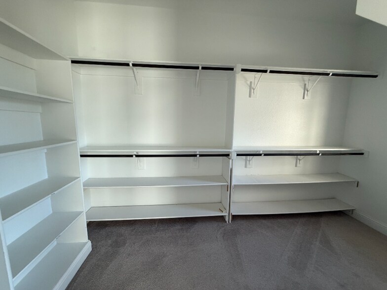 Building Photo - 12976 Jk Ojha St