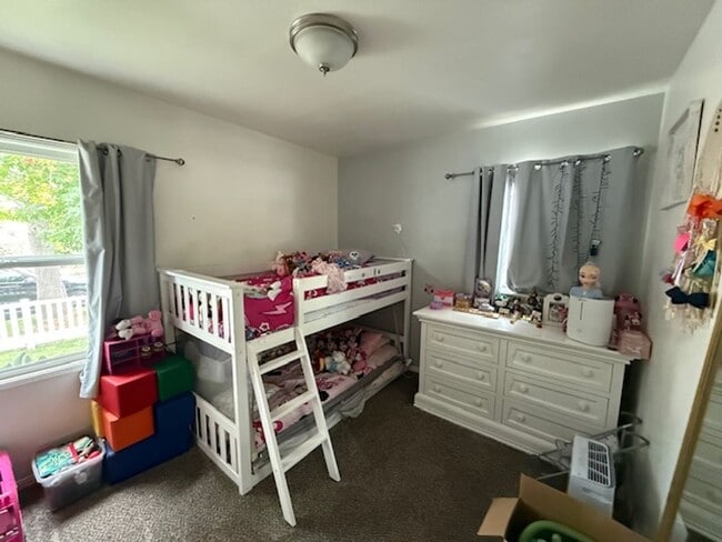 Building Photo - SPACIOUS 3 BEDROOM / 1.5 BATH HOME IN LOS ...