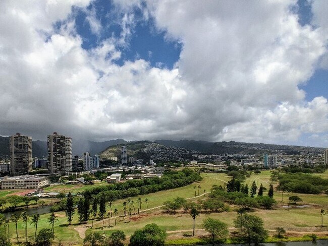Building Photo - Island Colony 1-Bed 1-Bath, Sweeping Mount...