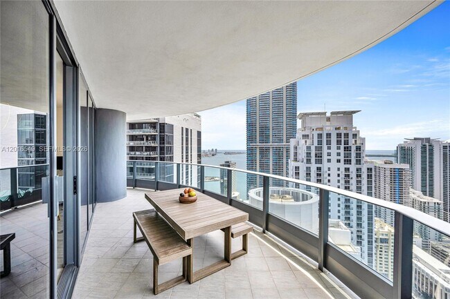 Building Photo - 1000 Brickell Plaza