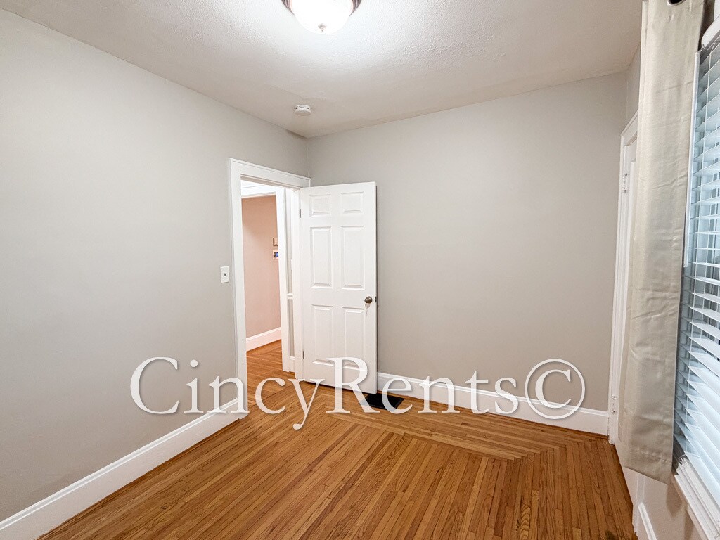 Building Photo - 3559 Rawson Pl