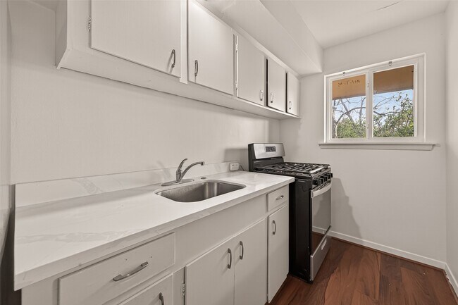 Building Photo - 1217 Heights Blvd