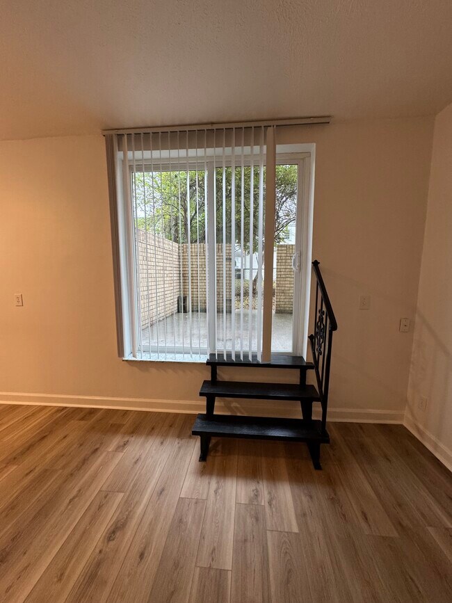 Building Photo - The Charlotte