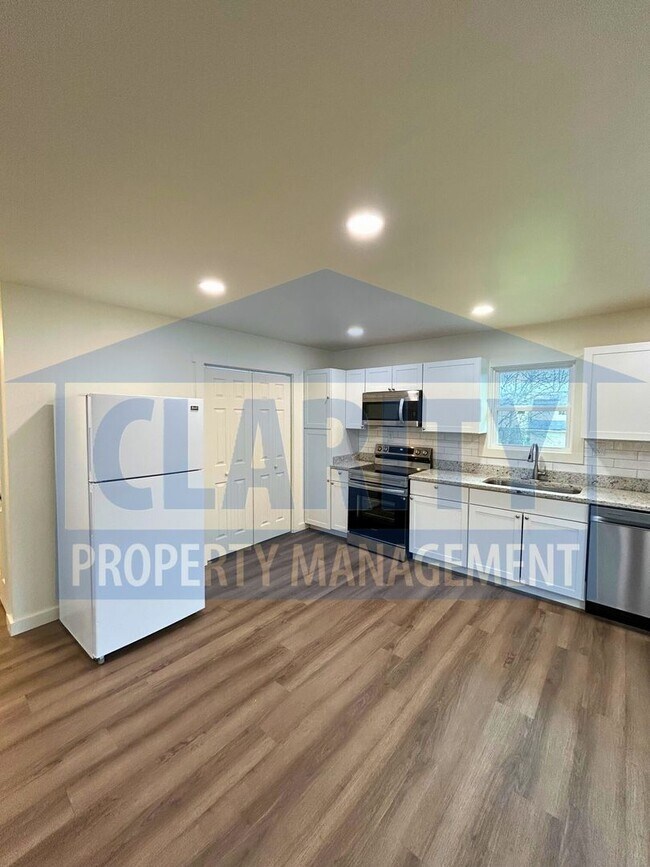 Building Photo - Three bedroom ranch-style home!