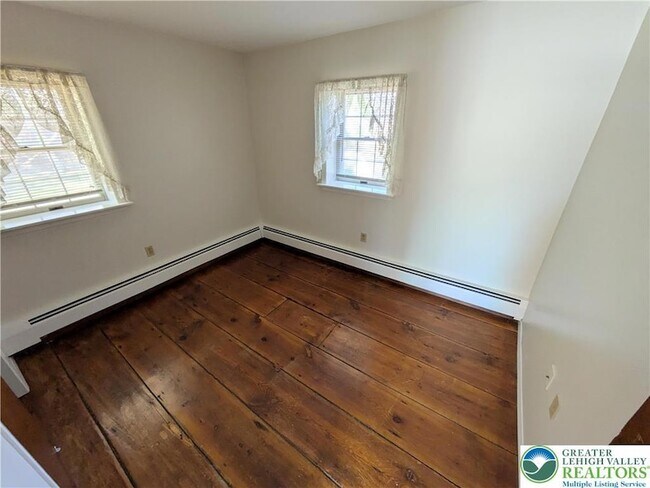 Building Photo - 3470 Rhododendron Dr