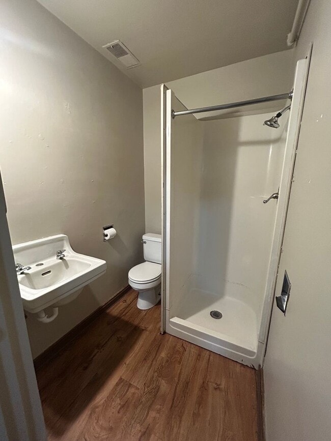 Building Photo - 1 Bed, 1 Bath 7 Plex