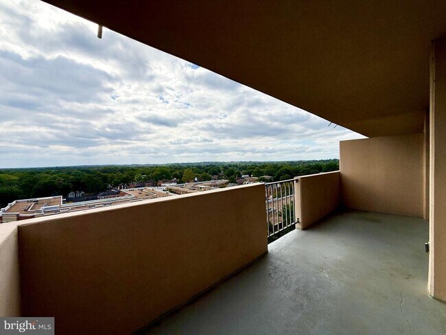 Building Photo - 4141 Henderson Rd