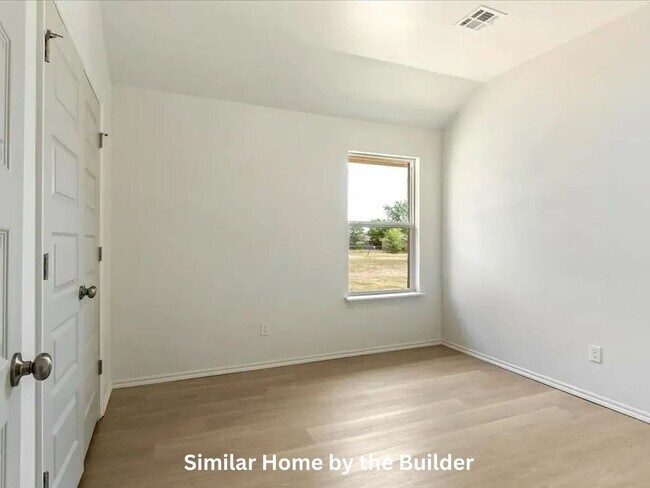 Building Photo - Move-In Ready 2-Bed Home | Garage + Pet Friendly