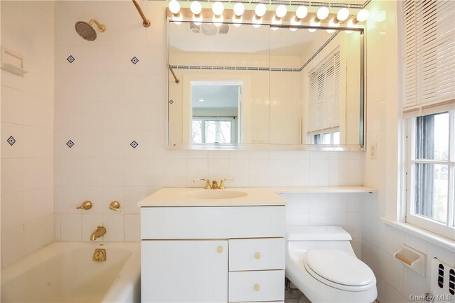 Building Photo - 50 Greenacres Ave