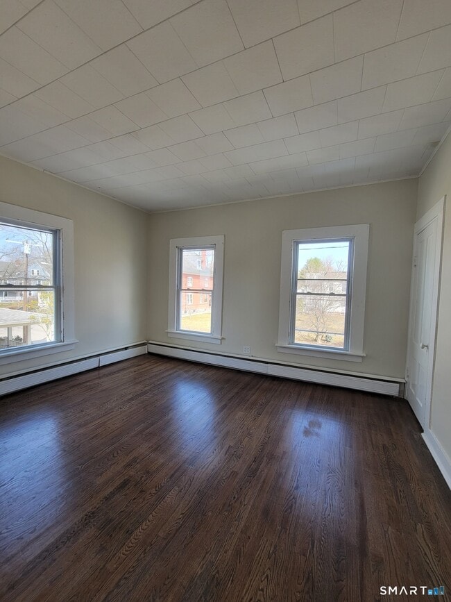 Building Photo - 260 Summit St