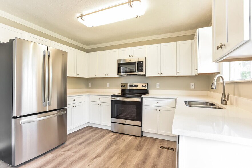 Building Photo - 311 Shadylake Dr