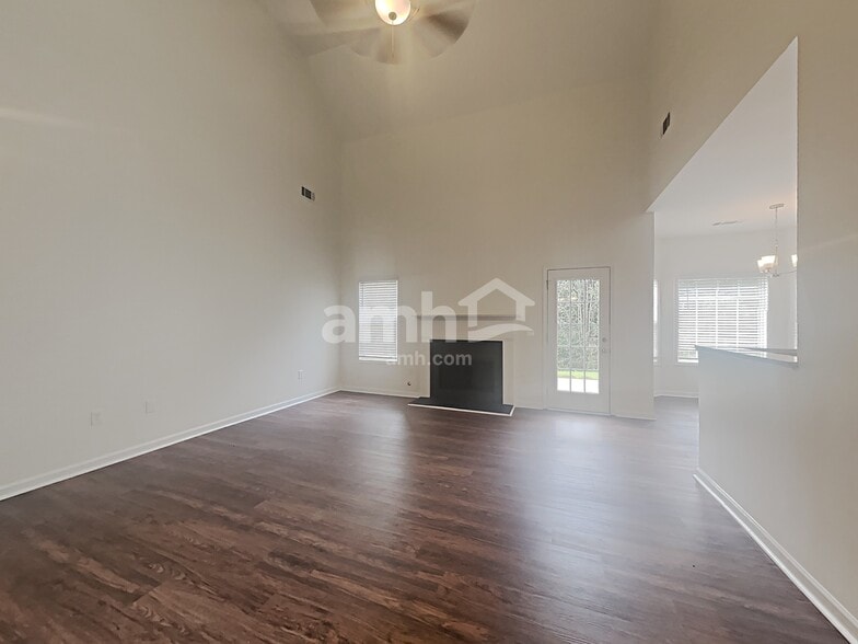 Building Photo - 4410 Split Creek Dr