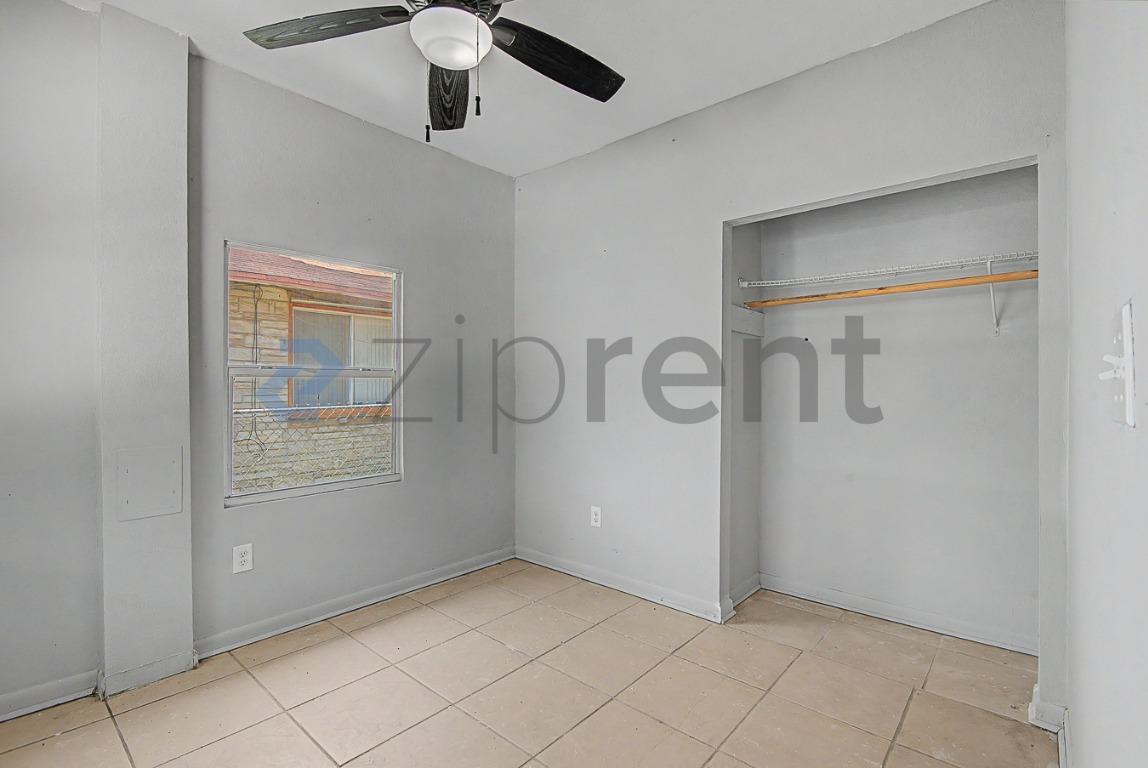 Building Photo - Unit