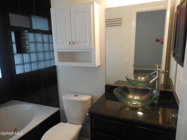 Building Photo - 356 Jardin Bello Ave