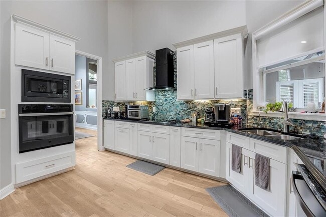 Building Photo - 8629 Great Cove Dr