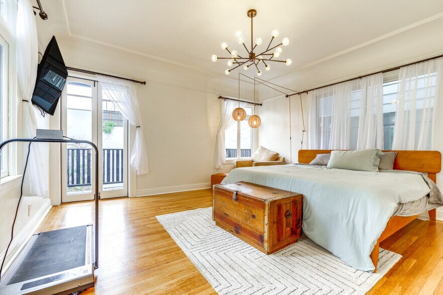 Building Photo - 3232 Divisadero St