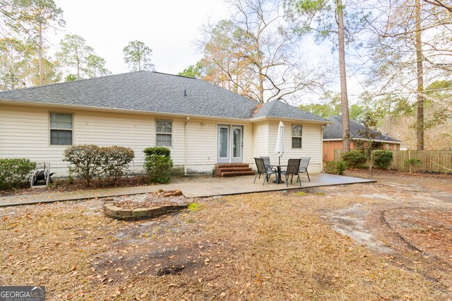 Building Photo - 104 Green Tree Ct