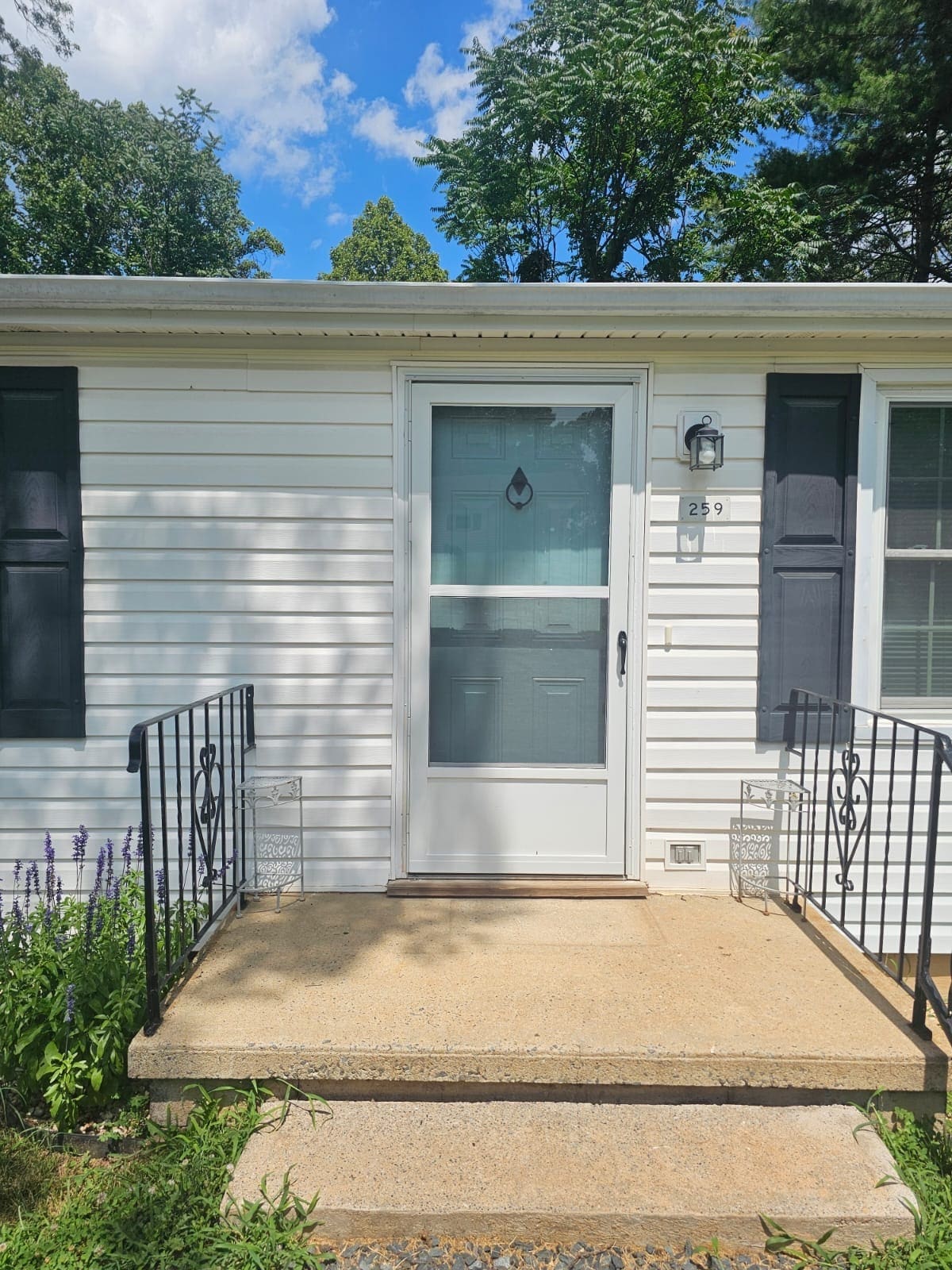 Building Photo - 259 Lakeview Dr