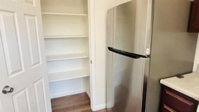 Building Photo - 633 Las Colinas St