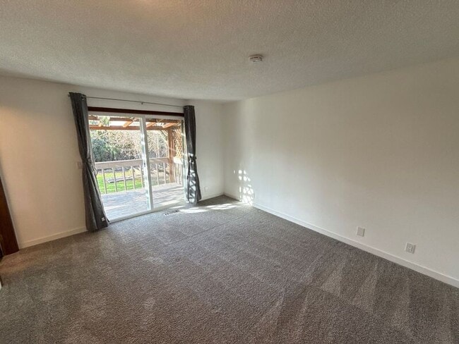 Building Photo - 869 Meadowlawn Dr SE