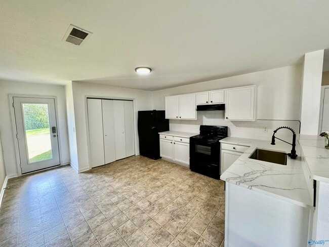 Building Photo - 226 Valleyside Dr NE