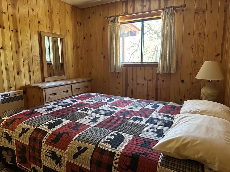 Building Photo - 237 E White Mountain Blvd