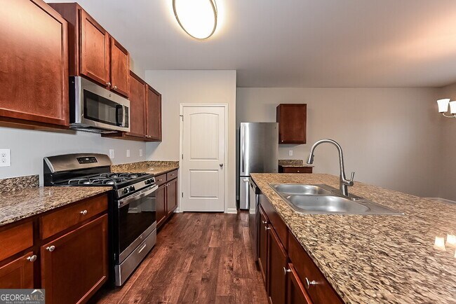 Building Photo - 700 Feldwood Ln
