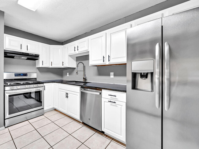 Building Photo - 113 Robinwood Dr SW