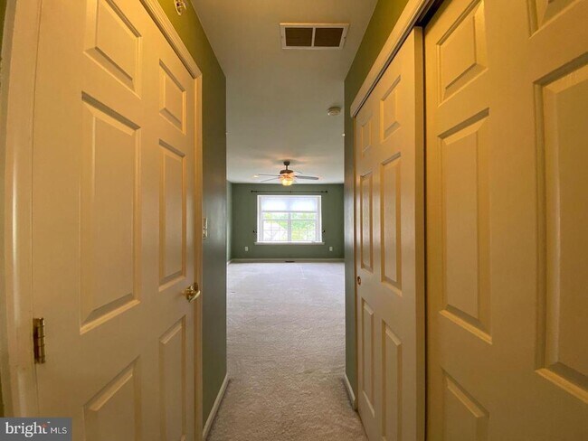 Building Photo - 173 Mountain View Dr